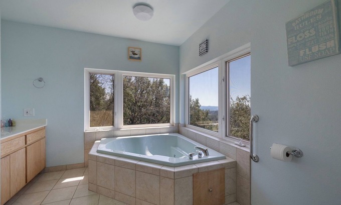 Twain Harte Cabin | Charming 6-bedroom cabin with stunning views!