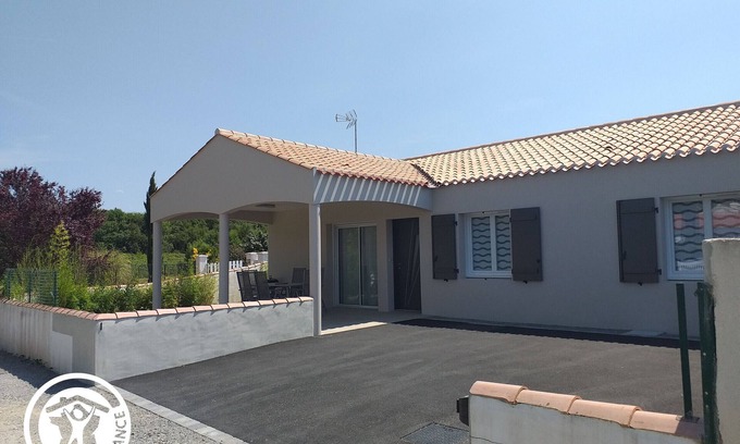 Beauvoir-sur-Mer Cottage | Charming 6-Person Cottage Near Ocean & Cycling Routes