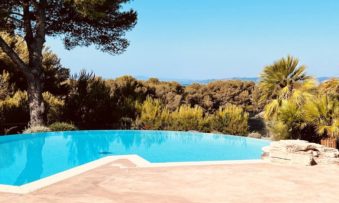 Le Dramont Apartment | Charming 63m2 apartment: swimming pool, lake and sea