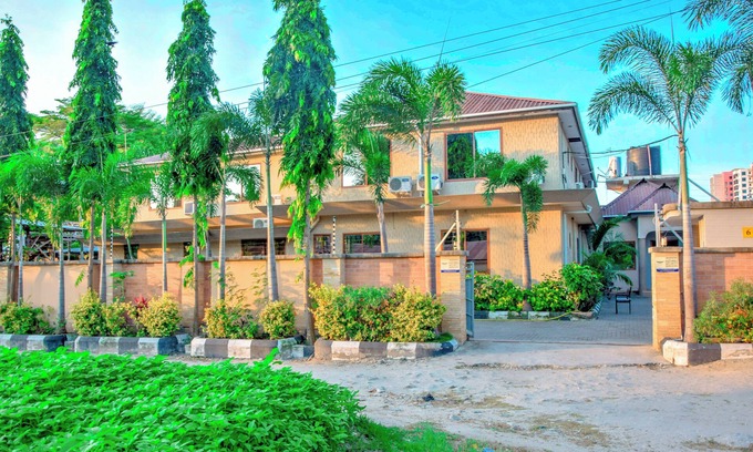 Dar es Salaam Hotel | Charming 9-bedroom hotel with WiFi, AC in Dar es Salaam