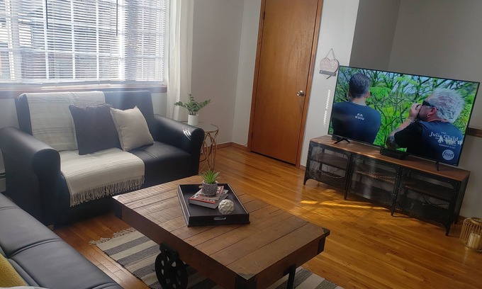 Queens Apartment | Charming Abode near JFK/UBS/Casino/LIRR/Subway