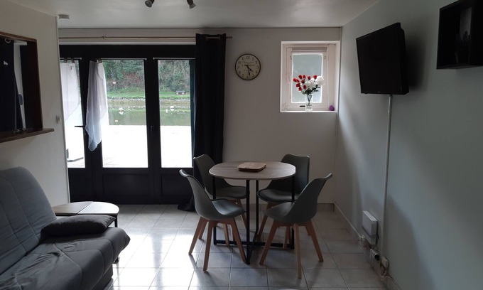 Port de St Goustan Apartment | Charming accommodation on the Quays of St Goustan Auray, medieval town of Southern Brittany