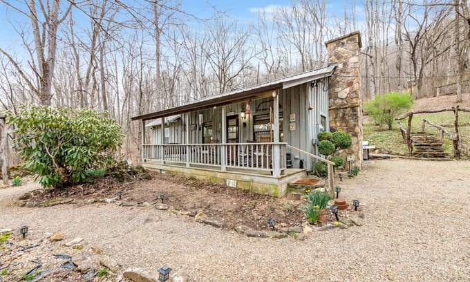 Franklin Cabin | Charming acreage with a grill, W/D, large porch, and wood-burning fireplace