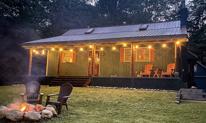 Thendara House | Charming ADK Retreat Walking Distance to Town and River