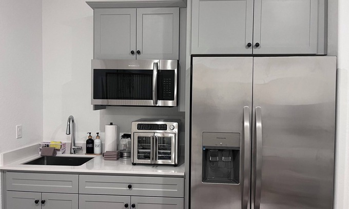 Raisin House | Charming ADU with Private Entrance