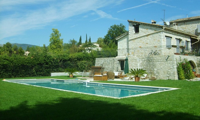 Saint-Paul-de-Vence Apartment | Charming air-conditioned 2 room apartment adjoining a stone house