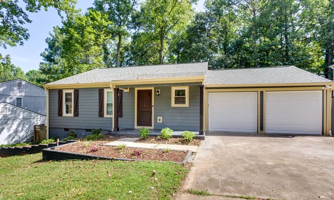 Alpharetta House | Charming Alpharetta Home w/ Spacious Yard!