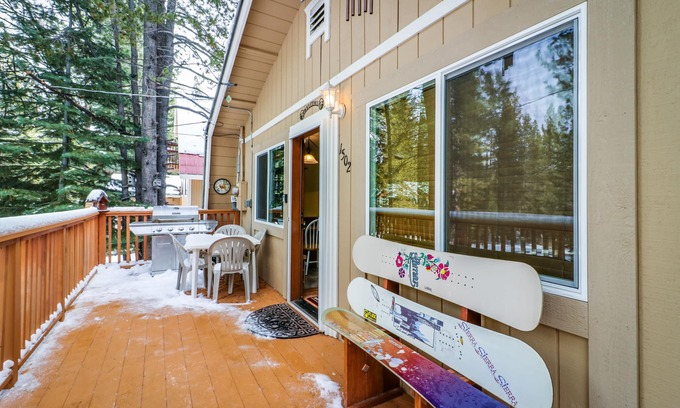 Tahoe Paradise House | Charming alpine cabin for all ages - close to hiking, skiing, and more