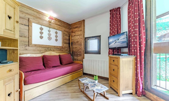 Val-Thorens Apartment | Charming Alpine Hideaway for 2 Heart Val Thorens