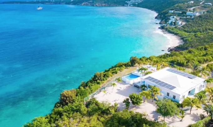 The Valley House | Charming and cozy cliffside villa - 5 min hike to the beach.n