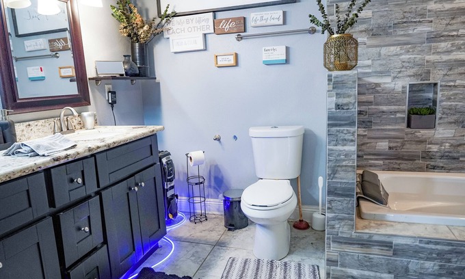 Pontchartrain Park House | Charming and comfortable 2-bedroom house that sleeps 6 with a gym.