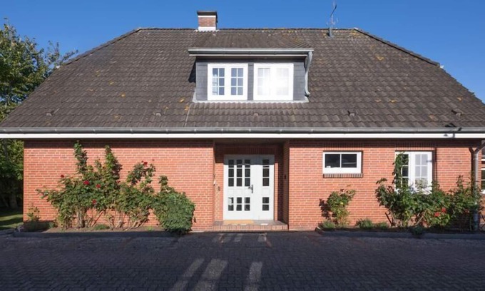 Aventoft Apartment | Charming and cozy holiday home with a fireplace