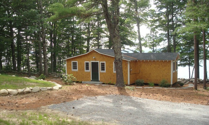South Casco Cottage | Charming and cozy Maine cottage with picturesque views of Sebago Lake!