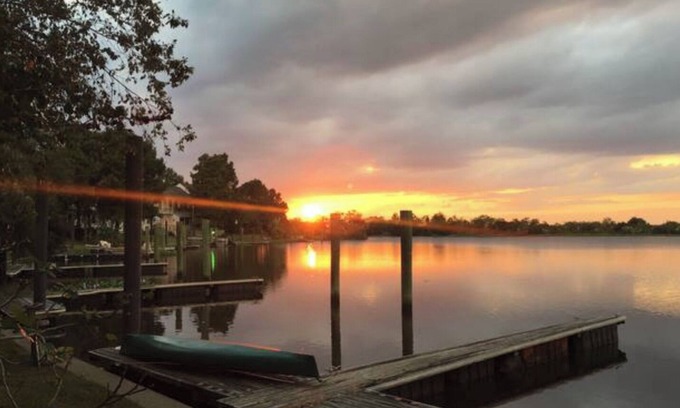 Madisonville House | Charming and Cozy lakefront townhome near historic Madisonville. Pet friendly!