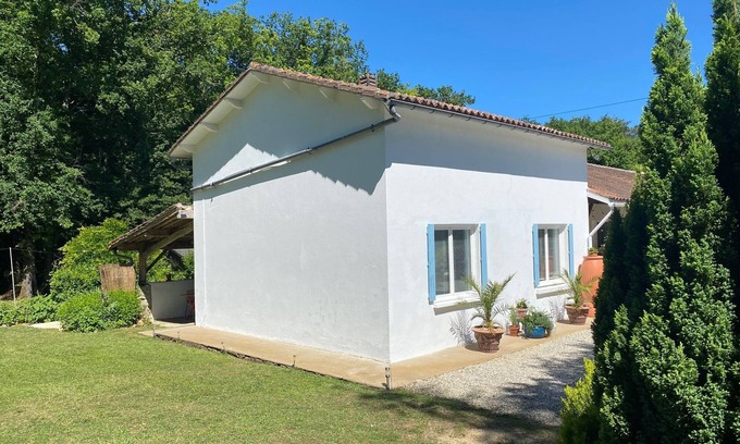 Edon Cottage | Charming and Fully Refurbished 2 Bedroom Gite on the Charente/Dordogne Border