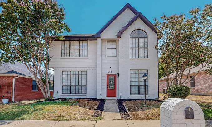 Flower Mound House | Charming and fully updated 3-bedroom house in Flower Mound with WiFi, AC.