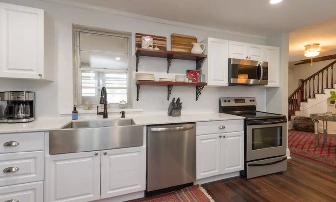 Clermont House | Charming and Historic Southern Homestead