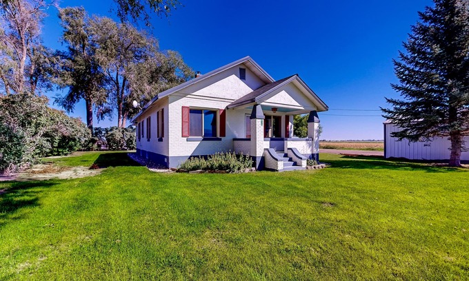 Burley House | Charming and serene home with al fresco dining, wood fireplace, & mtn views