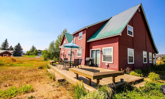 McCall House | Charming and spacious country home with furnished back deck and mountain view