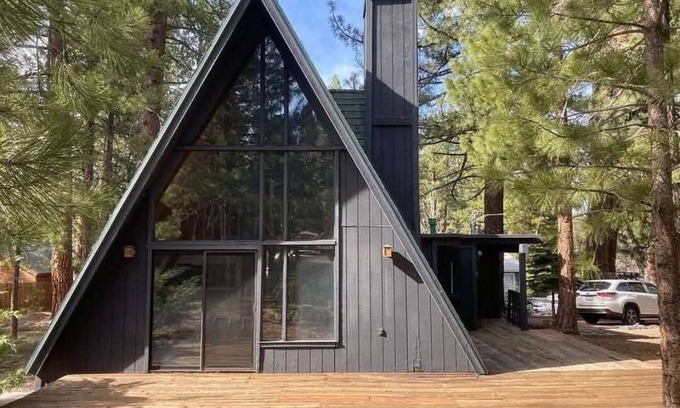 Truckee House | Charming and sunny 3-bedroom A-frame house in beautiful Truckee, CA