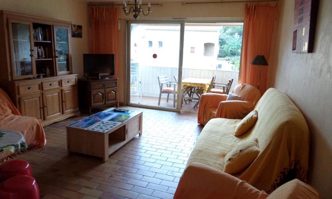 Le Brusc Apartment | Charming Apartment With Terrace By The Beach
