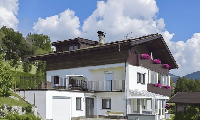 Maranza Apartment | Charming Apartment “Haselstaude - Morgensonne” with Mountain View, Wi-Fi, Terrace & Garden; Parking