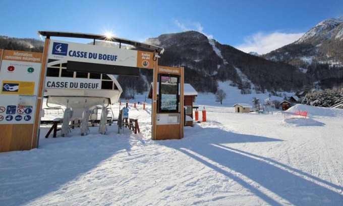 La Salle-les-Alpes Apartment | Charming Apartment With Swimming Pool