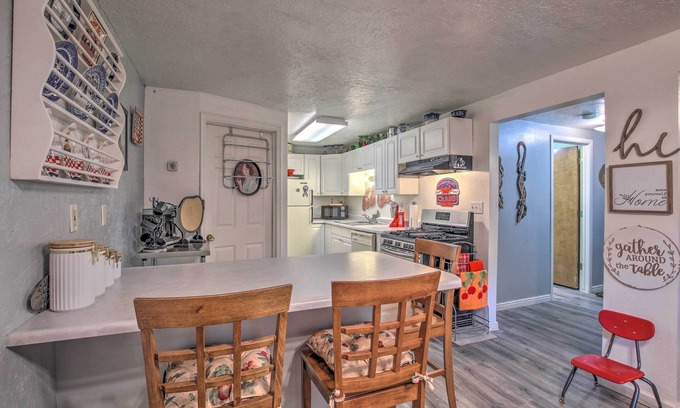 Logan Apartment | Charming Apartment < 1 Mi to Logan River & Zootah!