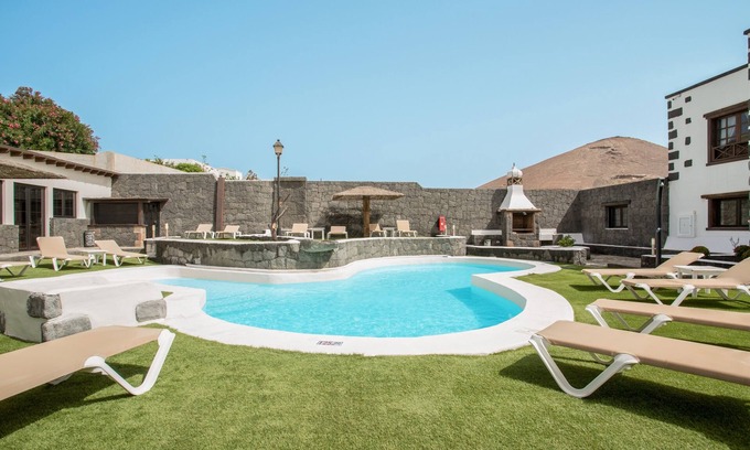 La Asomada Apartment | Charming Apartment "7" with Terrace, Community Pool & Wi-Fi