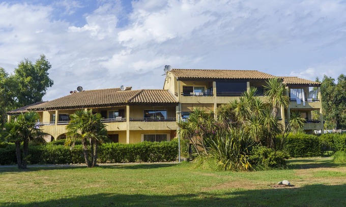 Ghisonaccia Apartment | Charming apartment by the beach