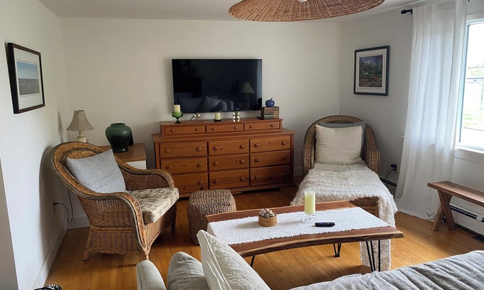 Summerside Apartment | Charming apartment in fabulous Summerside with AC, WiFi