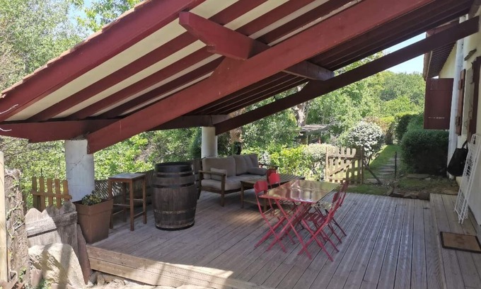 Ascain Apartment | Charming apartment, in an authentic setting, private terrace.