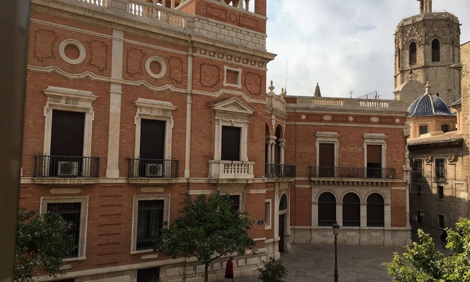 La Seu Apartment | Charming apartment in the center of Valencia with views of the Cathedral.