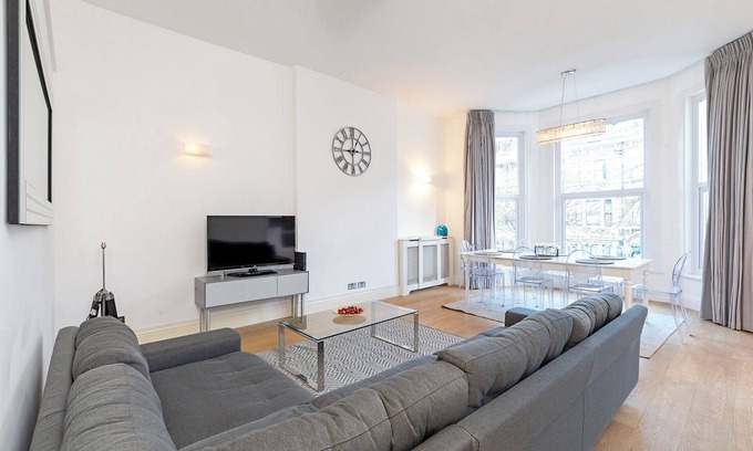 Holland Park Apartment | Charming Apartment in Kensington