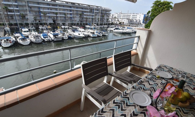 Santa Margarida Apartment | Charming Apartment in Roses, Costa Brava: Near the Beach, with Terrace, Garage, and All Amenities