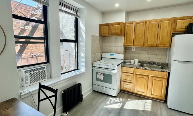Dyker Heights Apartment | Charming apartment in fantastic Brooklyn with WiFi, AC
