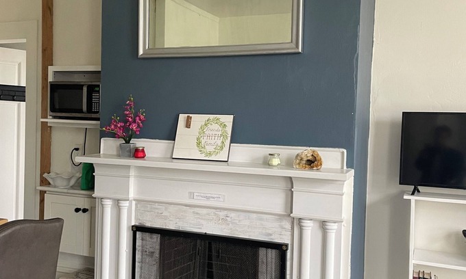 Davenport Apartment | Charming Apartment in Historic Mansion in Davenport.