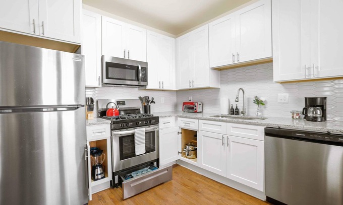 Virginia Highland Apartment | Charming Apartment in Virginia Highland!