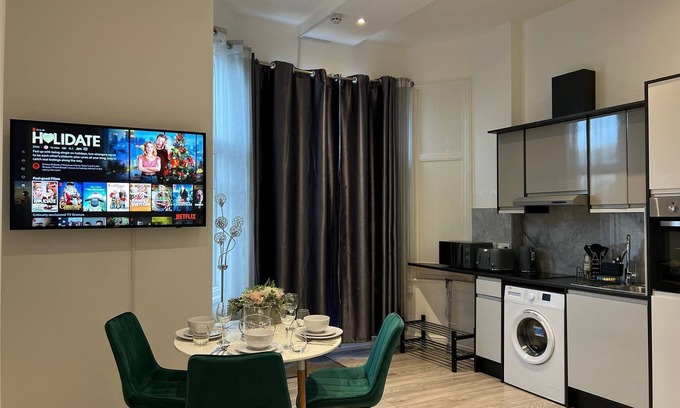 Ealing Apartment | Charming Apartment in West Ealing, free parking