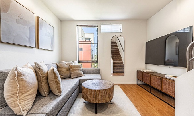Sawtelle Apartment | Charming apartment in lovely Los Angeles with AC