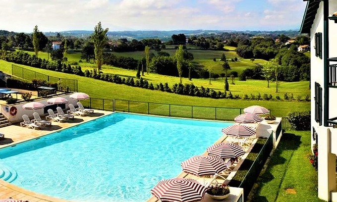 Arcangues Apartment | Charming apartment with pool and parking in Arcangues