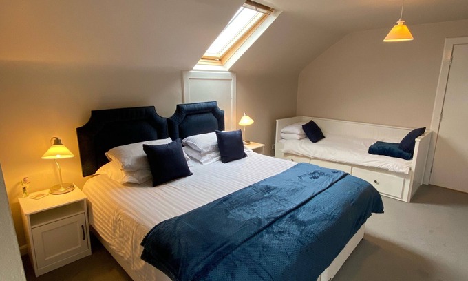 Dysart Apartment | Charming Apartment with Stunning Sea Views with links to Dundee and Edinburgh