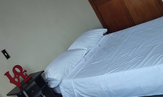 Villa Hermosa Apartment | Charming apartment with WiFi in vibrant Medellín