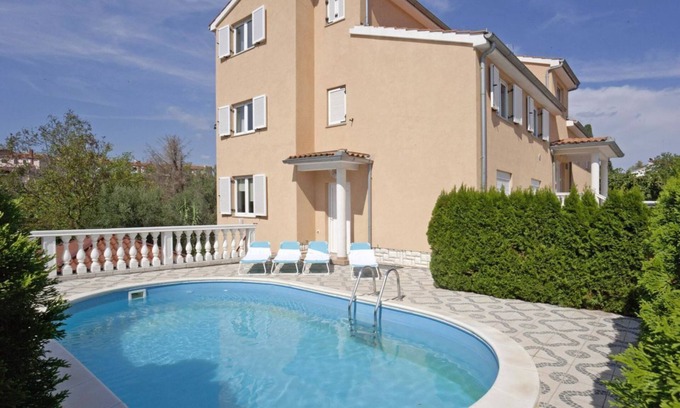 Vinkuran Apartment | Charming Apartment with Garden - beach 300 m away