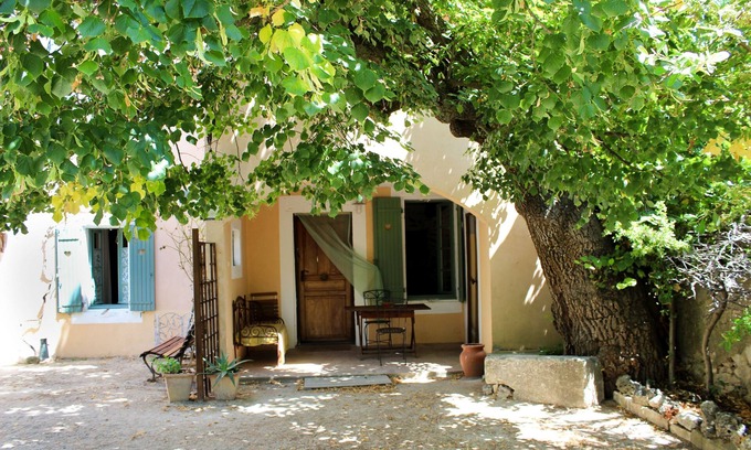 Goudargues Apartment | Charming Apartments in the Mas de Soleil (Gîte "Tradition")