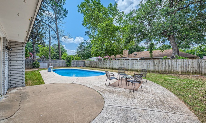 West Arlington House | Charming Ashbury Retreat-Cozy Comfort in Arlington