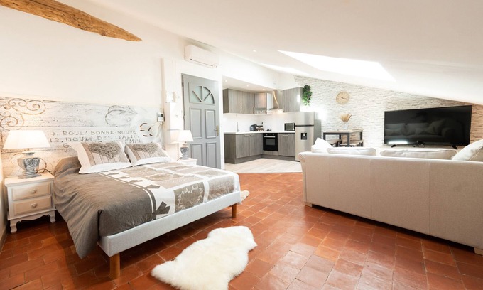 Riez Apartment | : Charming Attic Apartment - 3 Star Rated