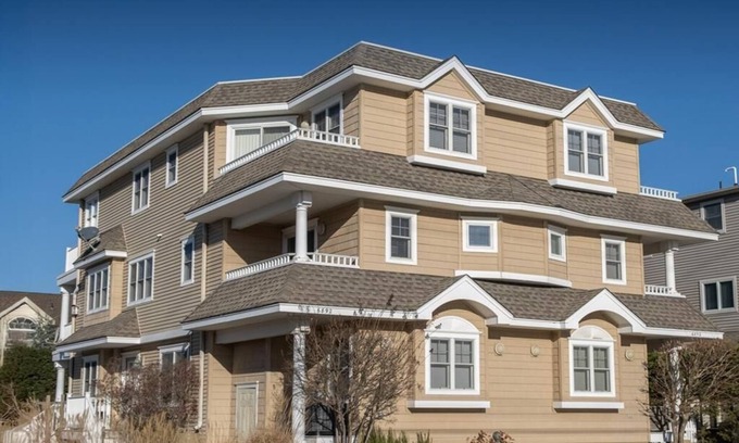 Avalon House | Charming Avalon Townhome with Bay and Sunset Views!