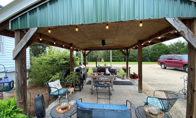 Snow Hill Bed & Breakfast | Charming B&B in Snow Hill with WiFi and AC