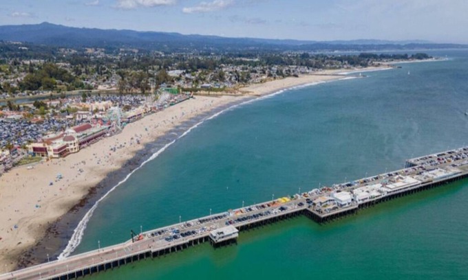 Westside Santa Cruz Bed & Breakfast | Charming B&B steps to beach, boardwalk, pier, shop, restaurants w bath & WiFi #6